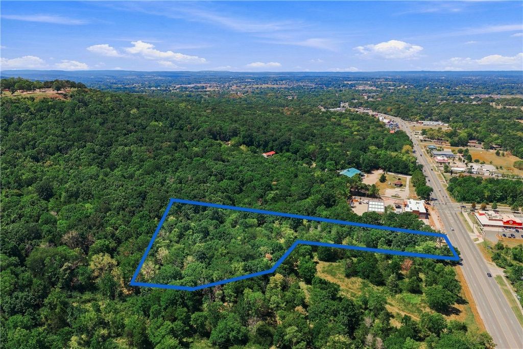 4005 W Martin Luther King Jr Boulevard, Fayetteville, AR 72704