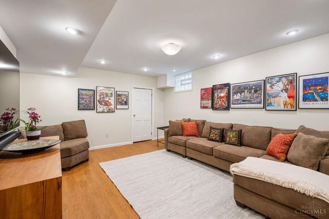 3246 Observatory Avenue, Cincinnati, OH 45208