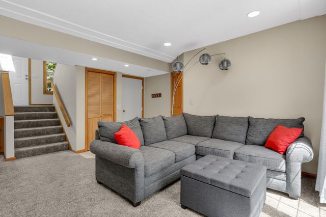 2307 Grange Avenue N, Oakdale, MN 55128