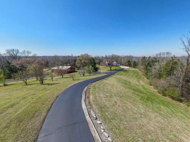 2082 Canoe Branch Rd, Lebanon, TN 37087