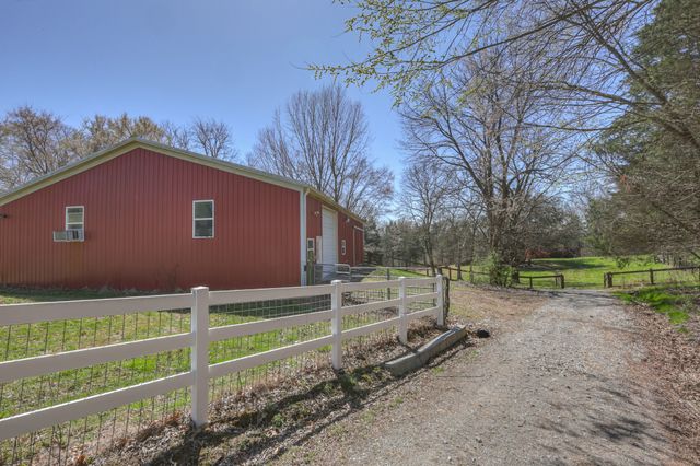 2082 Canoe Branch Rd, Lebanon, TN 37087