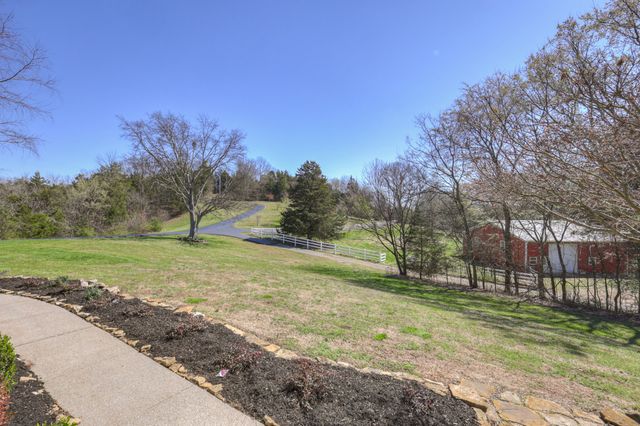 2082 Canoe Branch Rd, Lebanon, TN 37087