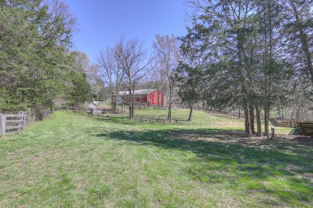 2082 Canoe Branch Rd, Lebanon, TN 37087
