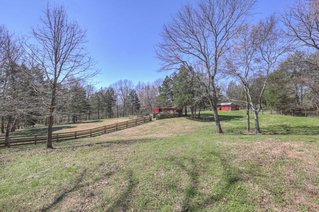 2082 Canoe Branch Rd, Lebanon, TN 37087