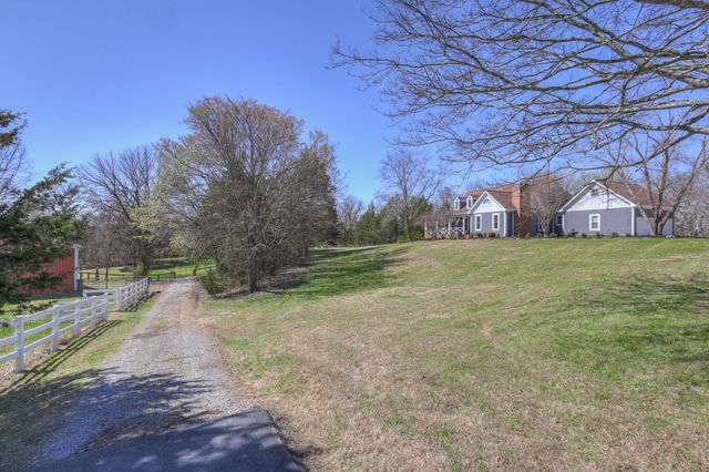 2082 Canoe Branch Rd, Lebanon, TN 37087