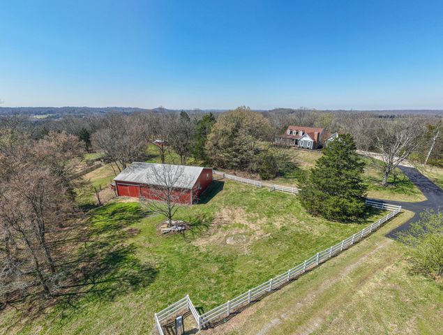 2082 Canoe Branch Rd, Lebanon, TN 37087