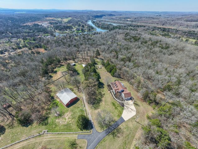 2082 Canoe Branch Rd, Lebanon, TN 37087