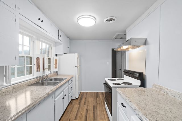 814 Gracey Ave, Clarksville, TN 37040