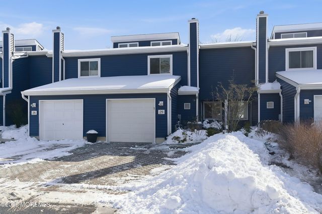 29 Rambling Meadow Court, Tinton Falls, NJ 07724