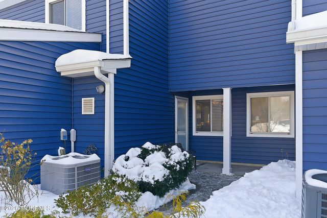 29 Rambling Meadow Court, Tinton Falls, NJ 07724