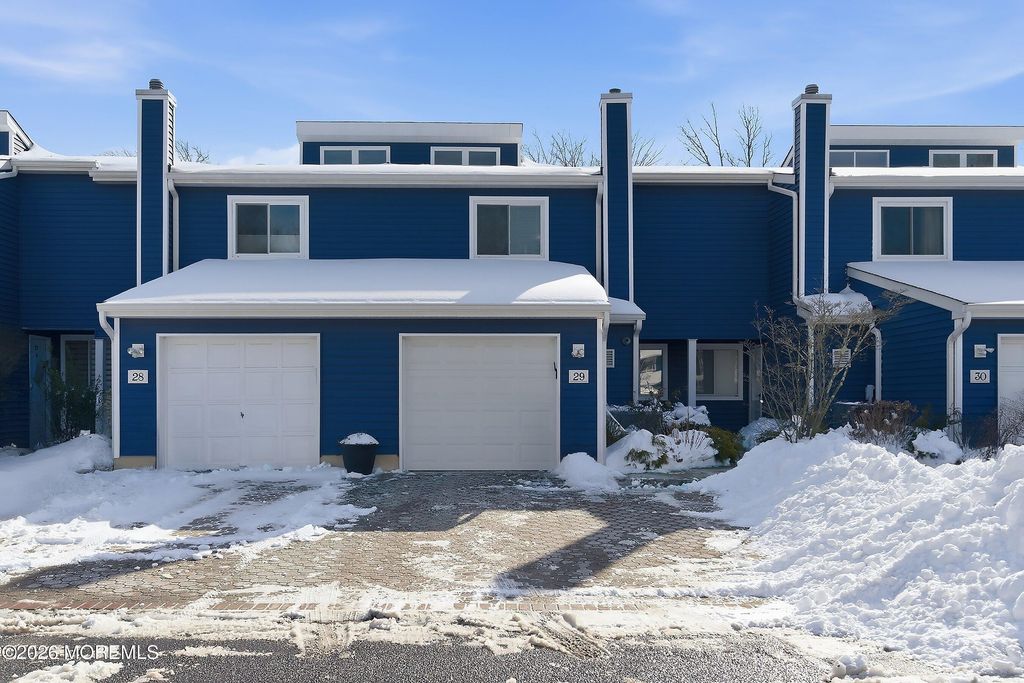 29 Rambling Meadow Court, Tinton Falls, NJ 07724