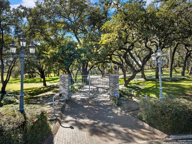 7 Lazy Hollow, San Antonio, TX 78230