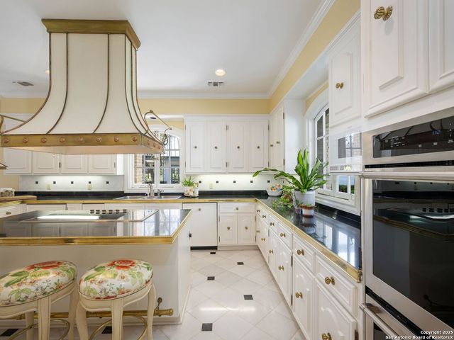 7 Lazy Hollow, San Antonio, TX 78230