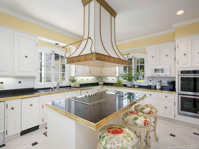 7 Lazy Hollow, San Antonio, TX 78230