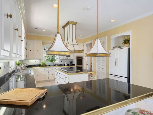 7 Lazy Hollow, San Antonio, TX 78230