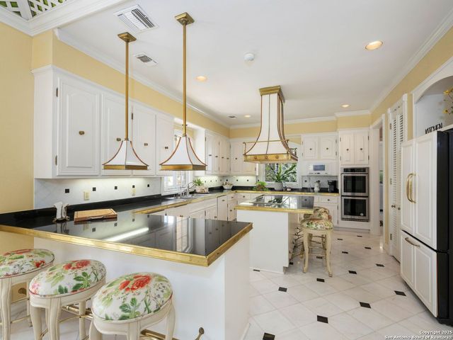 7 Lazy Hollow, San Antonio, TX 78230