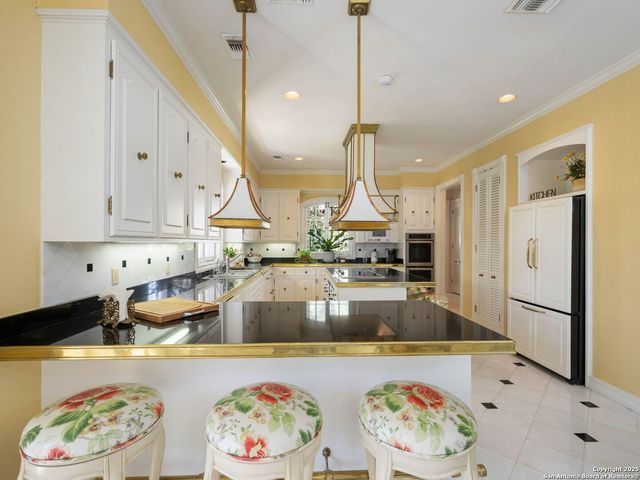 7 Lazy Hollow, San Antonio, TX 78230