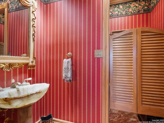 7 Lazy Hollow, San Antonio, TX 78230