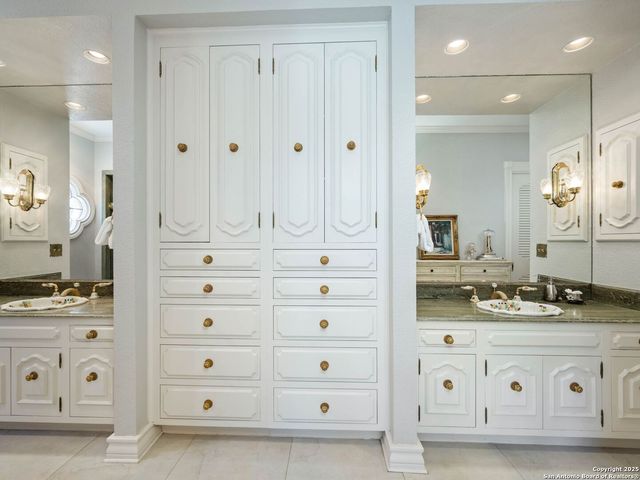 7 Lazy Hollow, San Antonio, TX 78230