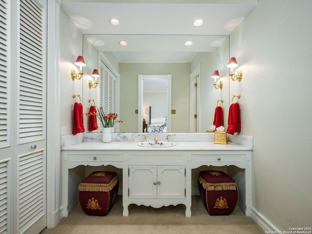 7 Lazy Hollow, San Antonio, TX 78230