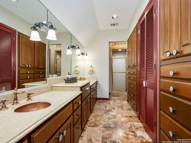 7 Lazy Hollow, San Antonio, TX 78230