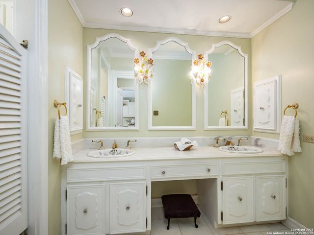 7 Lazy Hollow, San Antonio, TX 78230