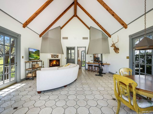 7 Lazy Hollow, San Antonio, TX 78230