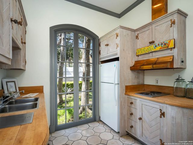 7 Lazy Hollow, San Antonio, TX 78230