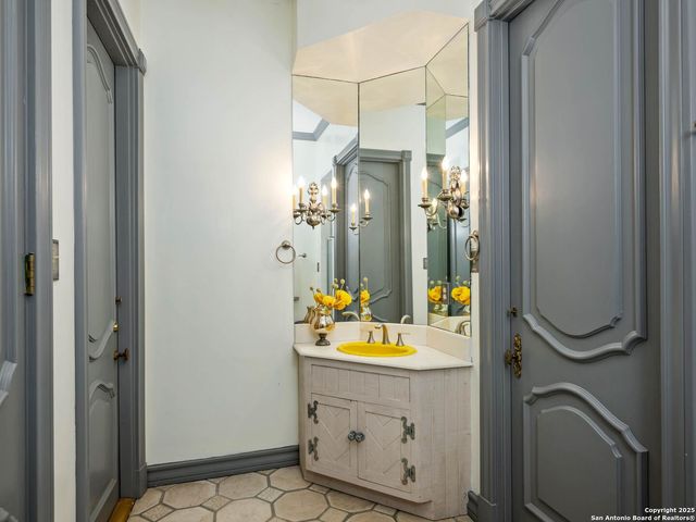 7 Lazy Hollow, San Antonio, TX 78230