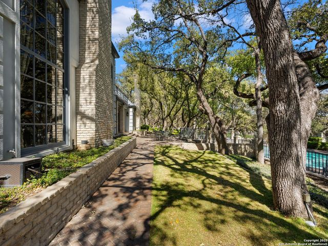 7 Lazy Hollow, San Antonio, TX 78230