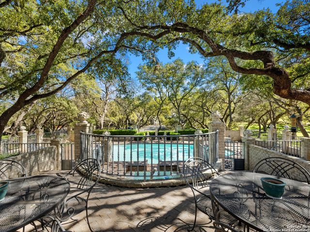 7 Lazy Hollow, San Antonio, TX 78230
