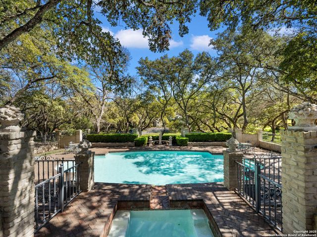 7 Lazy Hollow, San Antonio, TX 78230