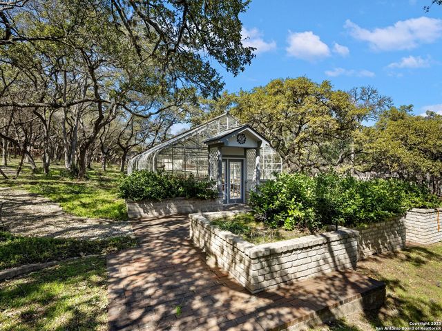 7 Lazy Hollow, San Antonio, TX 78230