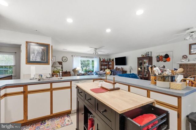 5171 GRACE CHURCH LN, Midland, VA 22728