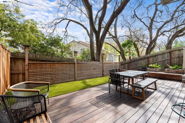 14 Heritage Oaks Rd, Pleasant Hill, CA 94523