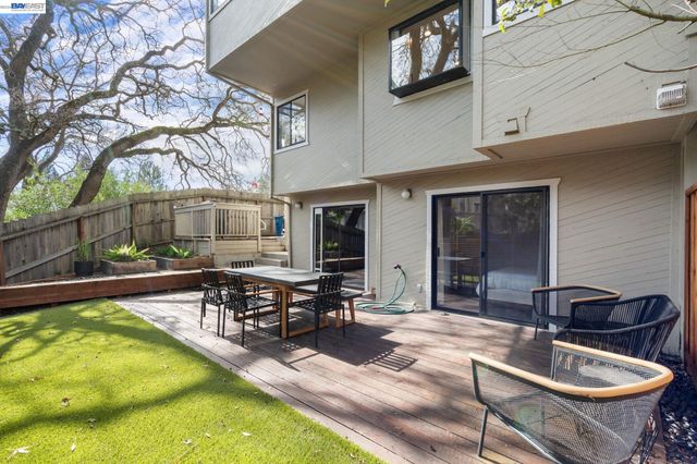 14 Heritage Oaks Rd, Pleasant Hill, CA 94523