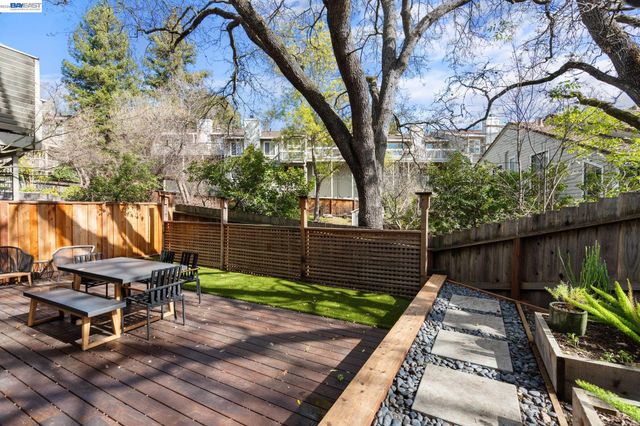 14 Heritage Oaks Rd, Pleasant Hill, CA 94523