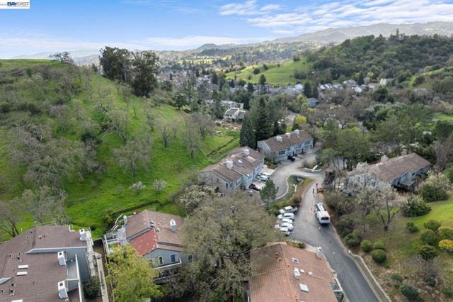 14 Heritage Oaks Rd, Pleasant Hill, CA 94523