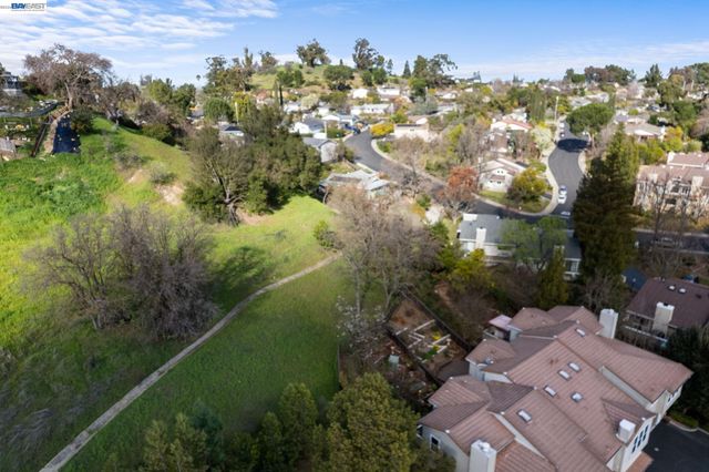 14 Heritage Oaks Rd, Pleasant Hill, CA 94523