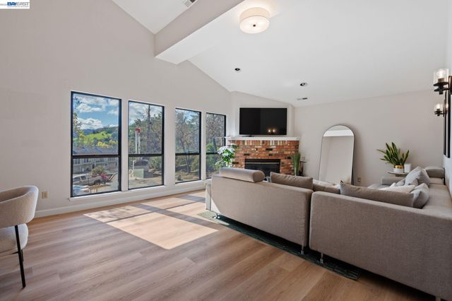 14 Heritage Oaks Rd, Pleasant Hill, CA 94523