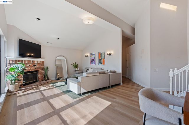 14 Heritage Oaks Rd, Pleasant Hill, CA 94523