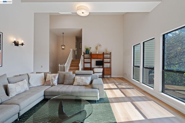 14 Heritage Oaks Rd, Pleasant Hill, CA 94523