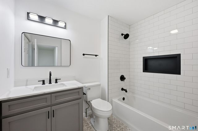 70 Victoria Court, Hamden, CT 06514