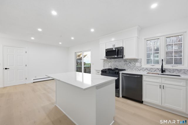 70 Victoria Court, Hamden, CT 06514