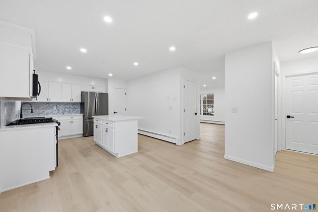 70 Victoria Court, Hamden, CT 06514