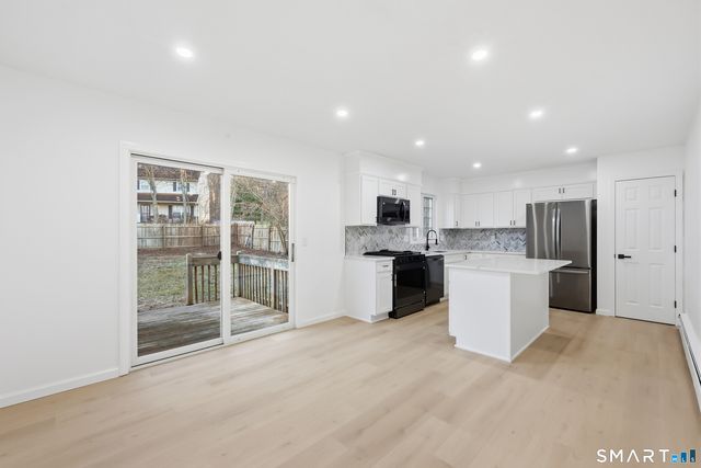 70 Victoria Court, Hamden, CT 06514