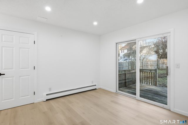 70 Victoria Court, Hamden, CT 06514