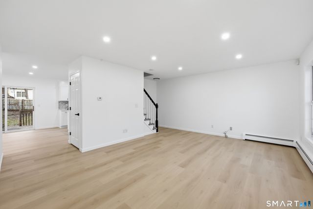 70 Victoria Court, Hamden, CT 06514