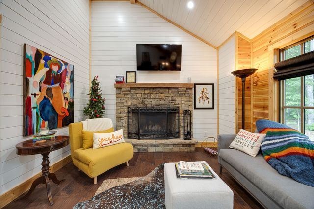 292 Waters Edge Way, Tracy City, TN 37387