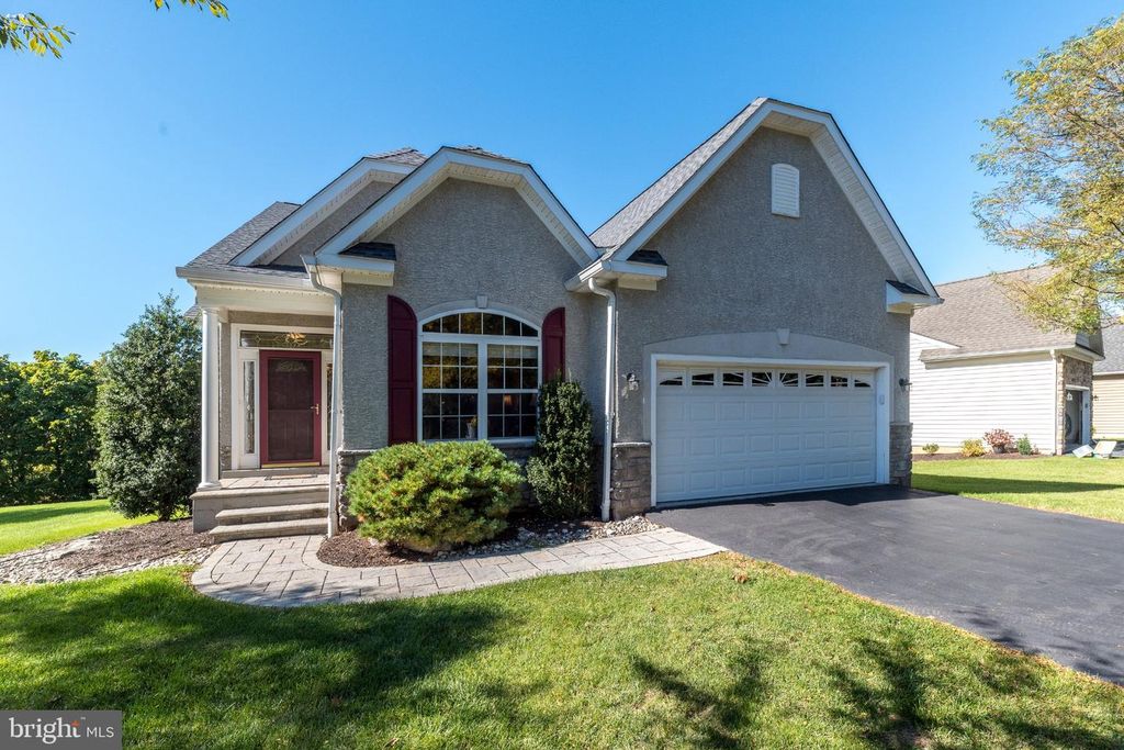 745 CRESTVIEW BLVD #, COLLEGEVILLE, PA 19426 — exterior